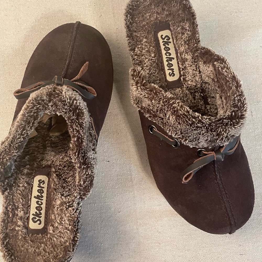 Skechers Women's Dark Brown Furry Mule Clogs - Picture 10 of 14